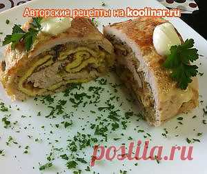 Рулет куриный с грибами, сыром и омлетом.