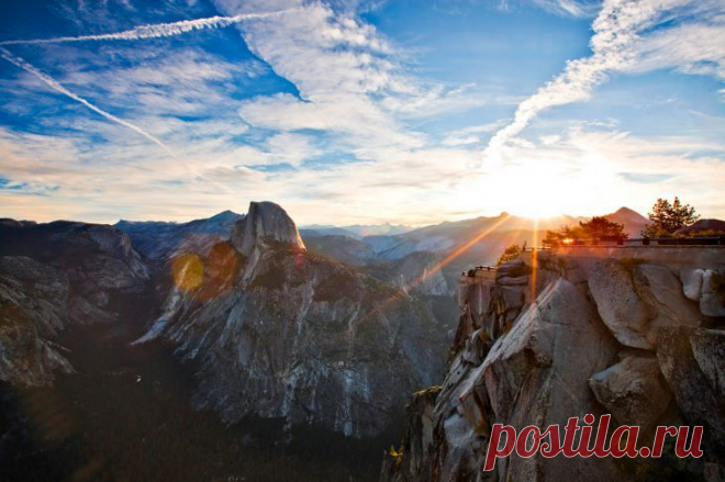 Йосемитский национальный парк (Yosemite National Park) — один из первых природных заповедников США, расположенный в восточной части штата Калифорния, в горах Сьерра-Невада. Заповедник с 1984 года находится под защитой ЮНЕСКО. Предлагаем насладиться удивительными красотами парка Йосемити