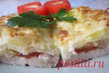 Курица запеченная под тертым картофелем