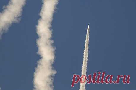 ВСУ ударили по ДНР системой HIMARS. Вооруженные силы Украины за два часа нанесли удар девятью ракетами из реактивной системы залпового огня HIMARS по населенным пунктам Докучаевск и Карло-Марксово в ДНР, сообщает представительство республики в Совместном центре контроля и координации вопросов, связанных с военными преступлениями Украины.