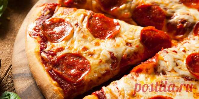 Как приготовить идеальное тесто для пиццы: простые рецепты, в том числе от Джейми Оливера - Лайфхакер Что лучше: пышная и мягкая или тонкая и хрустящая основа для пиццы? Выбирайте сами. Вот варианты теста на любой вкус: на воде, кефире, йогурте и молоке.