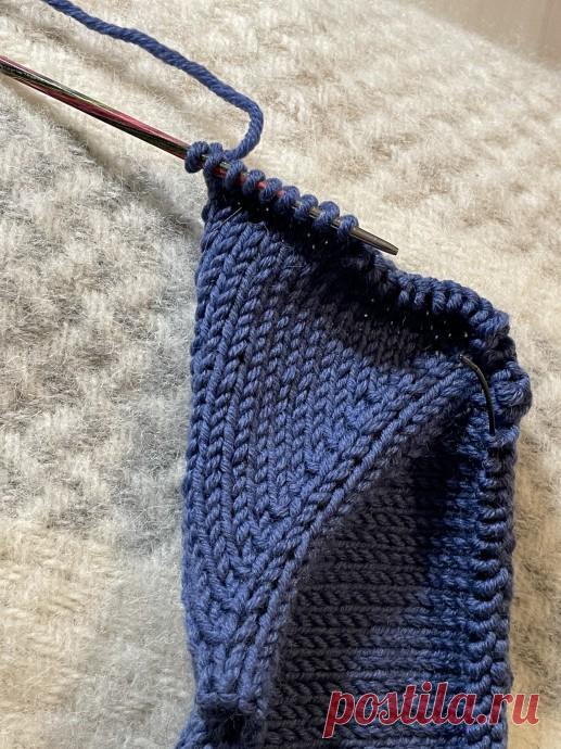 Жакет для мальчика, которому 4 годика и который любит синий цвет.