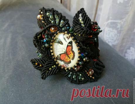 Браслет 'Вечерний сад' Купить или заказать Браслет 'Вечерний сад' в интернет-магазине на Ярмарке Мастеров. Ажурный браслет выполнен в технике микромакраме. Подходит как для вечерних нарядов, так же и для повседневных. Переливчатый блеск хрустальных бусин, завораживает и притягивает взгляд. Вы не останетесь без внимания окружающих.