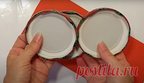 Так незвично і красиво кришки я ще не використовувала Новий рік - особливе свято, тому і готуватися до нього необхідно особливим чином. Так чудово оформляти будинок новорічними іграшками! А якщо ці іграшки зроблені своїми руками, то задоволення від підготовки до свята буде ще більше.

Незвичайні новорічні іграшки можна зробити з найнесподіваніших реч