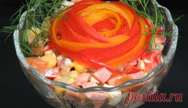 Охотничий мясной салат для мужчин: быстро и вкусно Охотничий мясной салат, конечно, не только мужчинам придется по вкусу. Несмотря на большое количество колбасы, он получается достаточно легким, свежим и ярким. Ароматную заправку, приготовленную по этому рецепту, можете использовать в качестве соуса и для других блюд.