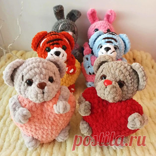 Валентинки амигуруми. Схемы и описания для вязания игрушек крючком! Бесплатный мастер-класс от Елены Никифоровой по вязанию плюшевых валентинок в виде тигра, мишки и зайчика. Высота вязаных крючком игрушек около 12-14…