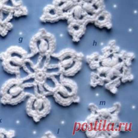 Вязаные крючком снежинки со схемами.