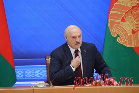 Лукашенко перепутал американскую журналистку с «девушкой из регионов». Президент Белоруссии Александр Лукашенко во время «Большого разговора» перепутал американскую журналистку с «девушкой из регионов». Пресс-секретарь президента Наталья Эйсмонт во время мероприятия обратила внимание на тот факт, что представители региональной прессы Белоруссии еще не получили шанс задать свои вопросы.