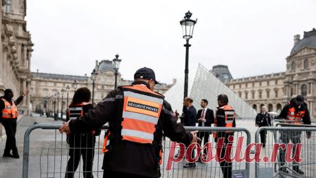 Во Франции раскрыли новые подробности ограбления Лувра. Более 8 тысяч алмазов и 200 жемчужин похитили из Лувра в результате ограбления. Об этом сообщает телеканал BFMTV со ссылкой на данные расследования. "В общей сложности на тот момент у грабителей было 8482 бриллианта, 35 изумрудов, 34 ...