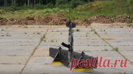 2019 март. Российские конструкторы «Алмаз-Антей» разработали новое оружие против БПЛА – не имеющий аналогов в мире дрон с возможностью вертикального взлета, оснащенный самозарядным карабином или (опционально) автоматом Калашникова. К отличительным особенностям устройства относятся высокая точность стрельбы, сравнительно небольшие габариты и способность находиться в воздухе до 40 минут