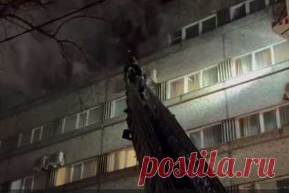 Пожар в гостинице в центре Москвы потушили. Пожар в гостинице МКМ на Международной улице в центре Москвы ликвидирован в 23:43. Площадь возгорания составила 300 квадратных метров. Для спасения людей и борьбы с огнем были задействованы пожарные автолестница и коленчатые подъемники.