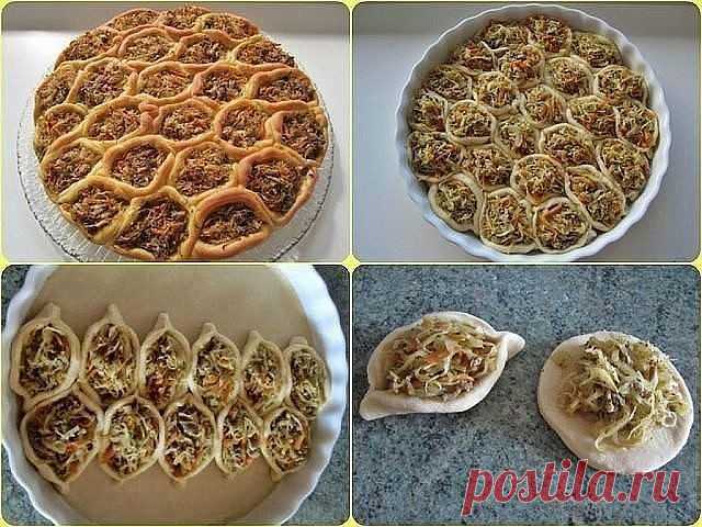 Самый оригинальный и вкусный пирог «Соты» Ингредиенты на тесто: Теплая вода — 300 мл Дрожжи сухие — 7 г Майонез — 3 ст. л. Яйца — 3 шт. Сахар — 1,5 ст. л. Пищевая сода — 1 ч. л. Мука — 800 г Растительное масло — 2 ст. л. Соль — 1 ч. л. на начинку: Мясной фарш — 250 г Квашеная капуста — 400 г Морковь — 2 шт. Растительное масло — 4–5 ст. л. Лук —1 шт. Сахар — 1 ч. л. Соль — 1 ч. л. пирог «Соты» Приготовление: 1. Распустить дрожжи в 150 мл воды, добавить 1 ч. л. сахара. Перем...