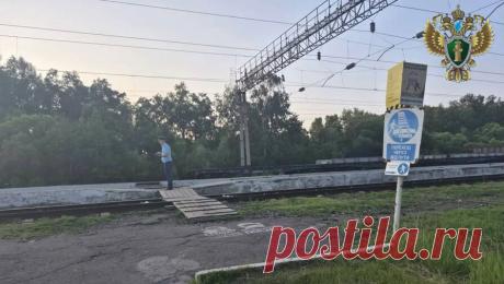 Подросток в наушниках попал под поезд в Хабаровском крае. В Хабаровском крае 14-летний подросток получил тяжелые травмы после столкновения с грузовым поездом на станции Хор. Об этом сообщает Дальневосточная транспортная прокуратура. Инцидент произошел 2 июля, мальчик переходил железнодорожные ...