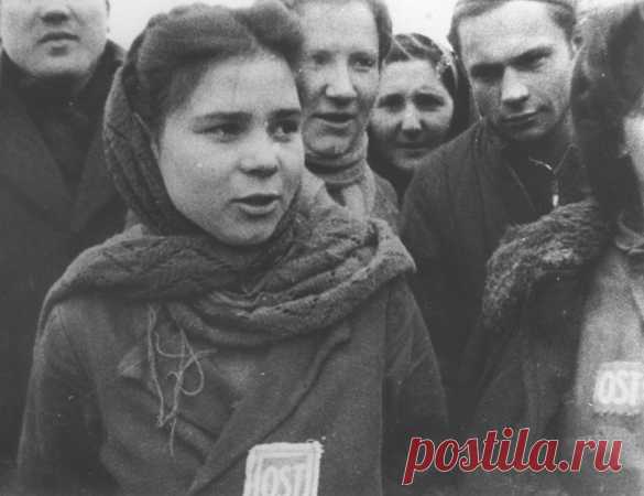 Какие пленные советские граждане отказались возвращаться в СССР Проблема человеческих потерь Советского Союза в Великой Отечественной войне существует и в наши дни. До сих пор нет точных данных, и историки оперируют цифрами от 20 до 64 млн человек. Ещё сложнее вопрос о «невозвращенцах» – тех, кто, будучи угнан на работу в Германию или став заключённым концлагеря, предпочёл остаться на Западе. Причём кроме Европы, США и Канады наши бывшие соотечественники добрались аж до Австралии.