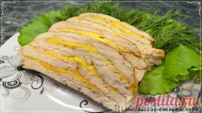 Ленивый рулет из курицы с сыром - очень вкусно, ароматно, сочно, нежно... всех вкусов и не перечислить Ленивый рулет из курицы - очень вкусное и невероятно простое блюдо, ведь для его приготовления вам, всего лишь, понадобится нарезать курицу и натереть сыр! Нежное, сочное мясо с сырной прослойкой и роскошным сливочным вкусом, никого не оставит равнодушным...