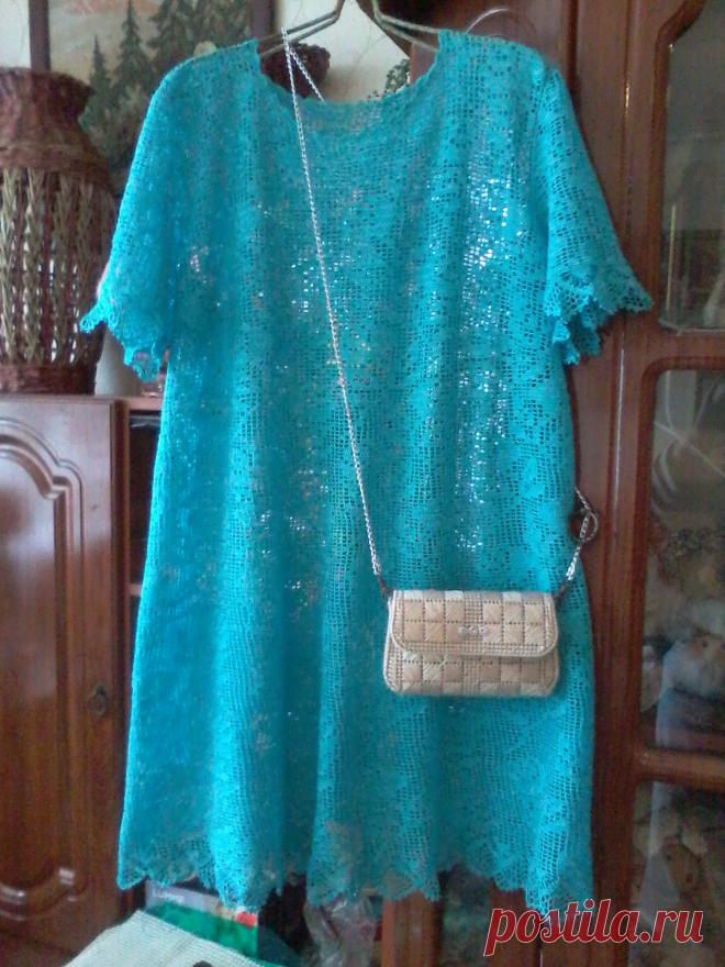 и опять филеечка туника связана в подарок моей  подруге к 8 марта,сумочка тоже Ниточки 450 м в 50 гр