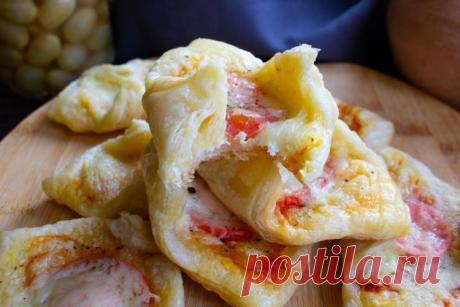 Слойки с помидорами, базиликом и сыром из готового теста | Кухонный Сумбур Пульс Mail.ru