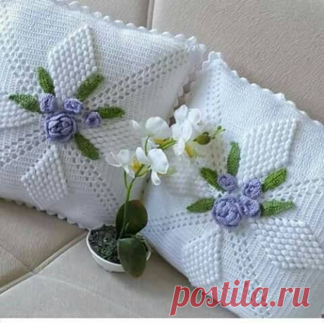 (4) Facebook