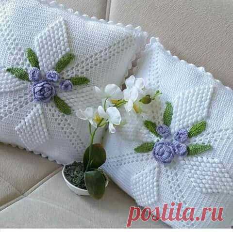 (4) Facebook