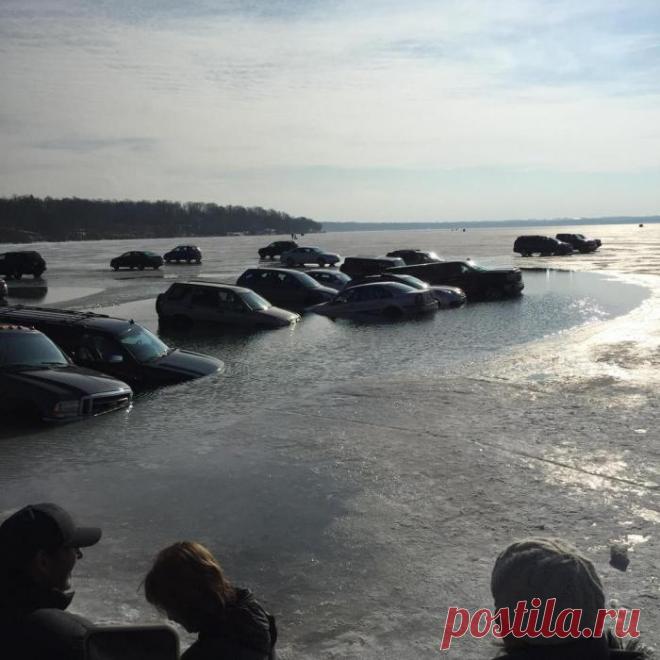 Идиоты, паркующиеся на замерзшем озере, не учли одного - оно может растаять(фото,видео) | Чёрт побери