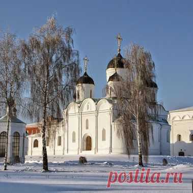 On a visit to Ilya Muromets
Unique bus day trip to his homeland in the epic hero Moore. You will hear the story of the patron saint of marriage, Peter and Fevronia and will be able to venerate their relics in the Trinity Convent. Tens of thousands of people come here looking for a real miracle. You will be surprised as to improve the atmosphere in your home, where again return happiness and love.

Spend the weekend fun day FAMILY !!