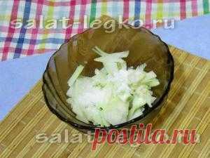 Слоеный салат с кальмаром и курицей, рецепт с фото