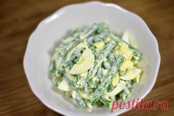 Салат из зеленой фасоли с яйцом и чесноком