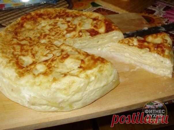 Этот вкус и аромат не оставят равнодушных! Сохраняйте рецептик!

ЛЕНИВЫЙ ХАЧАПУРИ В МУЛЬТИВАРКЕ 

 Итого на 100 грамм - 210.93 ккал: Белки- 11.07 Жиры -8.16Углеводы - 22.29

НЕОБХОДИМЫЕ ИНГРЕДИЕНТЫ:
Тонкий армянский лаваш-1 или 2 упаковки по 300 грамм.
Начинка-сыр твёрдый 300 грамм,
2 яйца,
1,5 стакана молока.

НАЧНЕМ ПРИГОТОВЛЕНИЕ:

Сыр натереть, тщательно смешать с яйцами и молоком.
Лаваш порезать на ровные квадраты. Совершено необязательно придавать ему круглую форму--л...