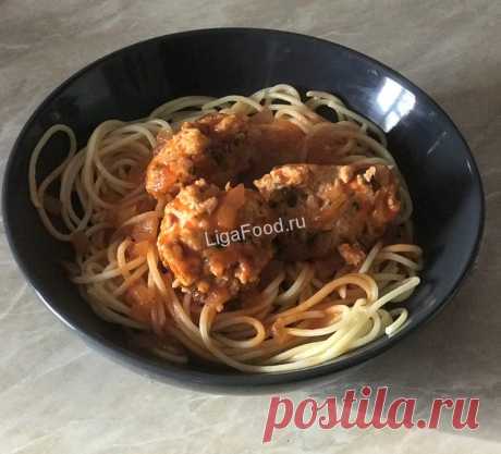 Спагетти с томатным соусом и куриными фрикадельками