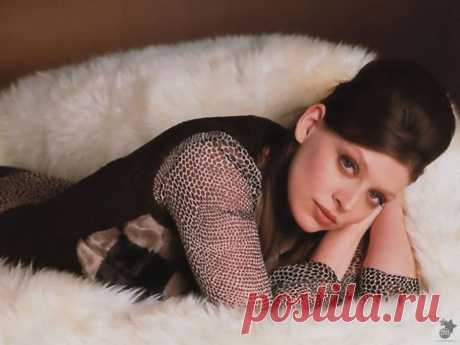 Эмбер Бенсон, 8 января, 1977