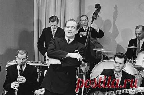 «Его обожали все женщины страны — от 17 до 70». Вдова эстонского певца Георга Отса вспоминает о том, каково быть женой звезды, о долгой болезни Отса и о бедности и забвении после его смерти:
https://www.aif.ru/culture/person/ona_ostavila_ego_zab..