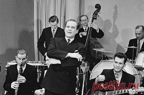 «Его обожали все женщины страны — от 17 до 70». Вдова эстонского певца Георга Отса вспоминает о том, каково быть женой звезды, о долгой болезни Отса и о бедности и забвении после его смерти: 

http://www.aif.ru/culture/person/ona_ostavila_ego_zab..