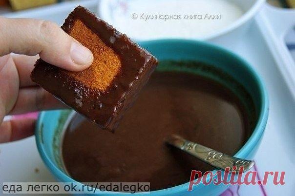 Нежное пирожное, тающее во рту!

Очень вкусное, нежное, мягкое и тающее во рту пирожное. В то же время очень простое и быстрое в приготовлении!

Понадобится:

Бисквит:

3 яйца
150 г сахара
100 мл раст.масла без запаха
125 мл молока
0,5 ст.л. разрыхлителя
1 ст.л. ванильного сахара
250 г муки

Соус:

125 мл молока
1 ст.л. какао
50 г сахара
50 г шоколадки

Дополнительно:

кокосовая стружка

Приготовление:

Бисквит:
Яйца,сахар и ванильный сахар положить в миску
Взбивать на выс...