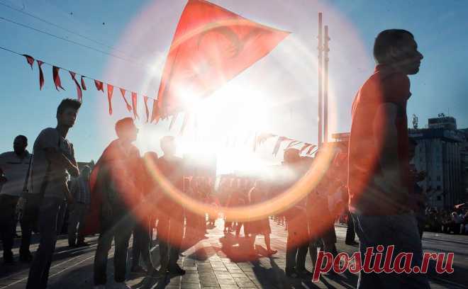 Что известно о возможной попытке госпереворота в Турции. 15 мая турецкие власти заявили, что высокопоставленные полицейские вступили в заговор против правительства. В чем состоял план заговорщиков и как возможная попытка путча связана с событиями 2016 года — в статье РБК