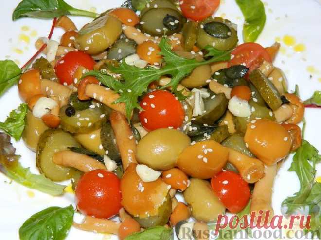 Рецепт: Салат с маринованными опятами на RussianFood.com