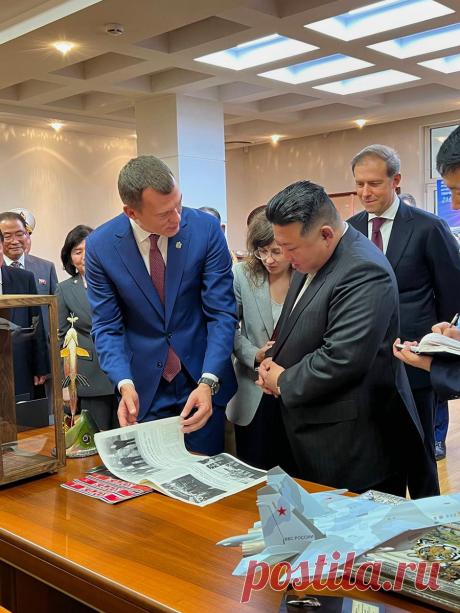 Самолеты, ракеты, афалины и моржи. Что показали Ким Чен Ыну в России. В воскресенье, 17 июля, завершился почти недельный визит лидера КНДР в Россию — Ким Чен Ын прибыл 12 сентября на спецпоезде и убыл обратно на нем же.