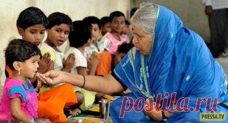 Sindhutai Sapkal –  «Мать сирот», вырастила 1400 брошенных детей (7 фото) | Чёрт побери Sindhutai Sapkal известна в Индии, как «Мать сирот». «Я мать для тех, у кого никого нет», - говорит о себе Sindhutai Sapkal, 68-летняя активистка, которую в Индии называют не иначе, как «Мать сирот». Она вырастила более 1400 детей, которые по разным причинам остались без родителей и опеки, помогла им не только получить образование, но и создать собственные счастливые семьи. За свою жизн...