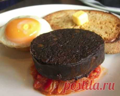 10 национальных блюд, которые местные обожают, а приезжие вспоминают как ночной кошмар Сегодня в выпуске чёрный пудинг, ещё одна гадость из Скандинавии и интригующее блюдо «со слабым миндальным вкусом».
«Мы с мамой были в Англии и пошли в местный ресторан. Там предложили попробовать нас...