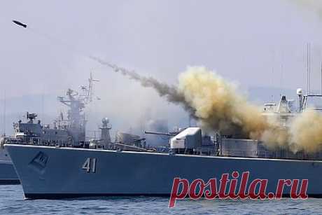 Политолог разъяснил ситуацию с «красными линиями» вокруг конфликта на Украине. Политолог Сергей Марков заявил, что «красными линиями», переход которых приведет к вынужденным ударам России по странам НАТО, вероятнее всего, может стать применение систем ПВО с территории альянса, ввод кораблей в Черное море, а также нанесение ударов по Москве или другим крупным городам.