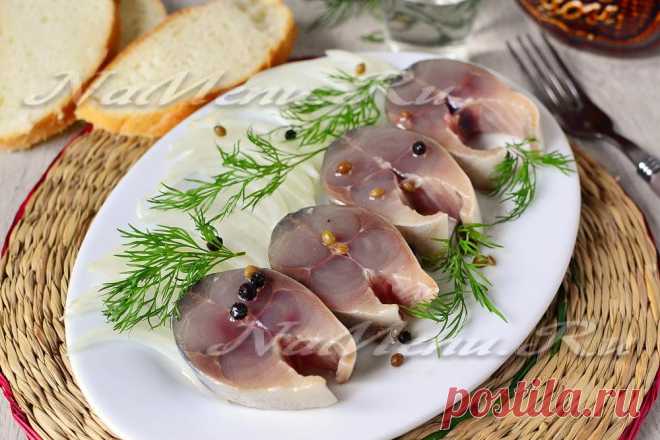 Скумбрия пряного посола Скумбрия пряного посола в домашних условиях получается в меру соленая и очень вкусная. Вы легко посолите рыбку, если посмотрите рецепт с фото и советами.