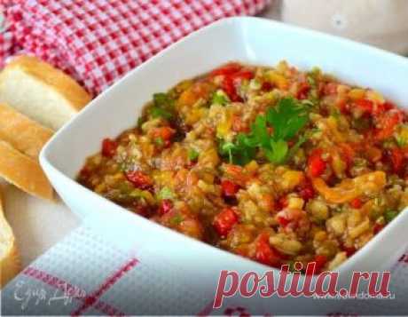 Я очень люблю такой овощной салат из запеченных овощей! )) И вкусно, и свежо, и пикантно одновременно! Собственно, при заправке салата можно руководствоваться своими вкусовыми предпочтениями. Можно сделать его острее, добавив горкий перец, или меньше чеснока положить... (у меня указано 2 зубчика! ) В общем, заправляйте салат ПО ВКУСУ! Кстати, я отнесла этот салат к армянской кухне, потому что там, где я раньше жила, такой салат подавали в армянских ресторанах-кафе! Очень в...
