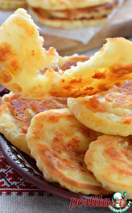 Лепешки сырные на сковороде – кулинарный рецепт
