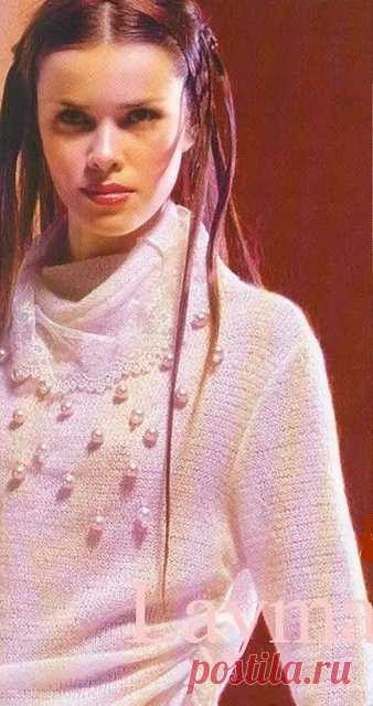 Нежный вязаный свитер спицами. Из мохера