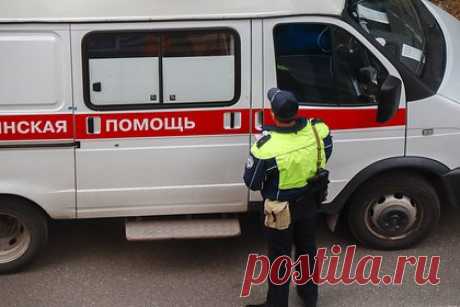 Известный российский ресторатор с женой погибли в лобовом столкновении с фурой. Сооснователь сети ресторанов «Сыроварня» Алексей Левин с женой и братом погибли в лобовом столкновении с фурой в Орловской области. Авария произошла в полночь на 305-м километре трассы М-2 «Крым». Предварительно, водитель грузовика Mercedes-Benz выехал на встречную полосу, где протаранил Mitsubishi Pajero.