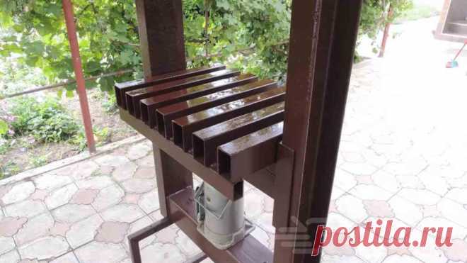 Пресс домкратный для домашней мастерской В данном обзоре автор показывает процесс изготовления самодельного домкратного пресса для домашней мастерской.Пресс предназначен под определенные задачи,