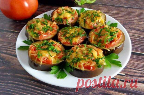 15 отличных рецептов баклажанов с помидорами и чесноком - БУДЕТ ВКУСНО! - медиаплатформа МирТесен Одно из самых классических сочетаний – баклажаны с помидорами и чесноком. Они популярны в грузинской и кавказской кухне, но уже давно стали постоянными гостями и на наших столах. Рассказываем 15 лучших рецептов, как их можно приготовить! 1. Рулетики из баклажанов с помидорами и чесноком Очень