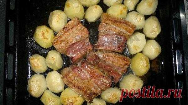 Свиные ребрышки с картошкой и чесноком в духовке рецепт с фото пошагово - 1000.menu