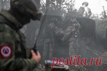 Российские военные уничтожили склад боевиков в Сирии. Российские военные уничтожили склад боевиков в сирийской провинции Идлиб, а также два пункта их управления. Об этом заявил в ходе брифинга заместитель руководителя российского Центра по примирению враждующих сторон и контролю за перемещением беженцев в Сирии контр-адмирал Вадим Кулить.