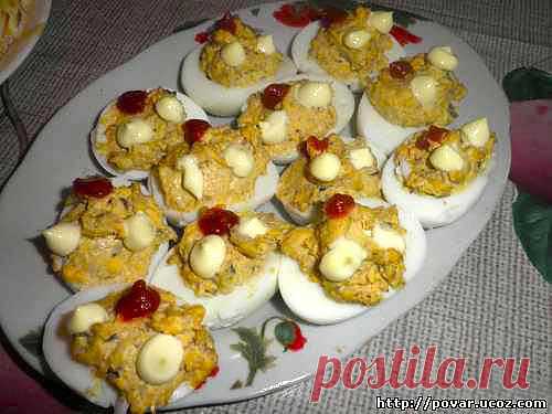 Фаршированные яйца со шпротами