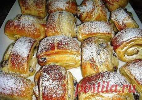 Слойки с творогом и изюмом